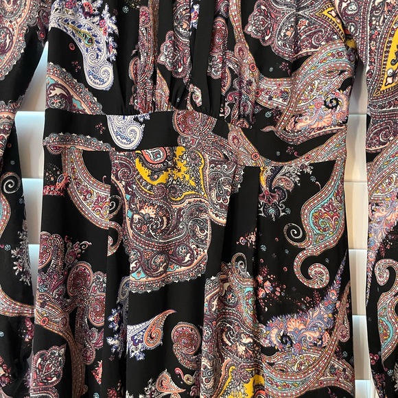 Elegant Paisley Maxi Dress - Picture 3 of 8